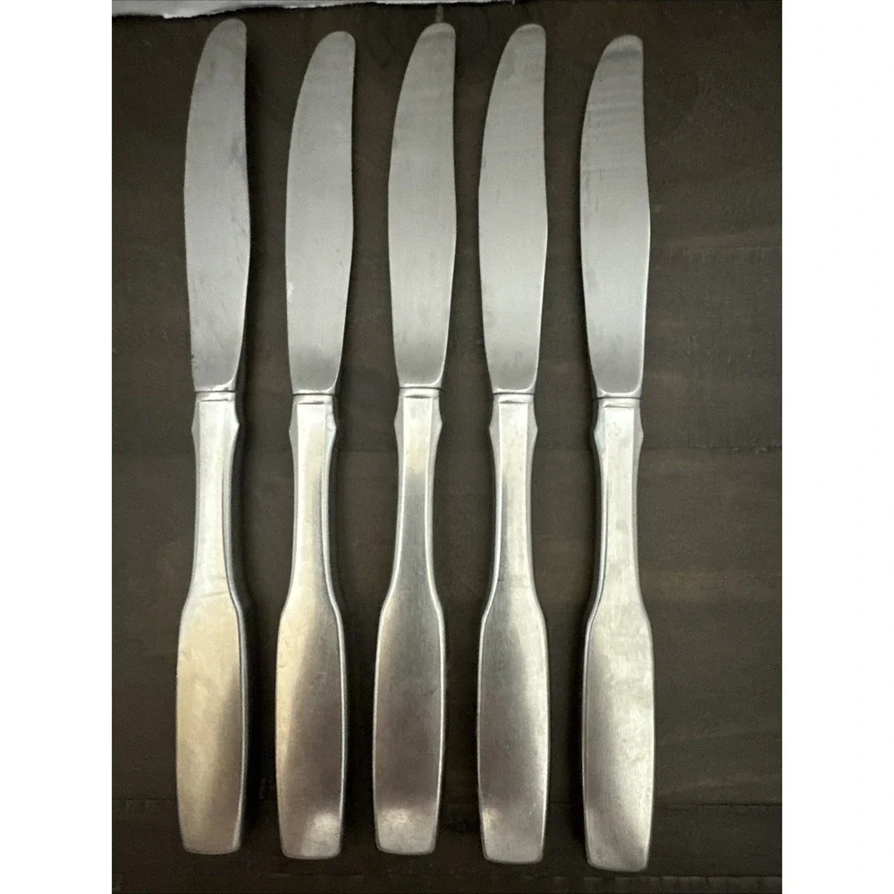 Oneida Ltd Silversmiths BENNINGTON Silver Plate DINNER KNIVES, 8 7/8